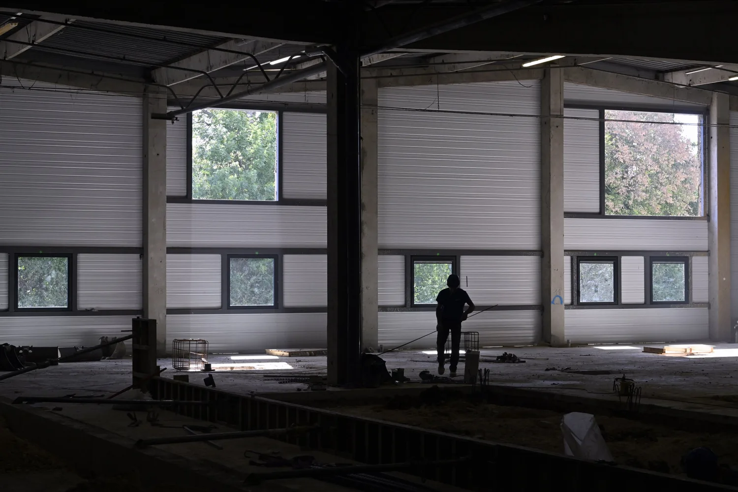 Ouvrier dans le bâtiment de Gondreville en construction